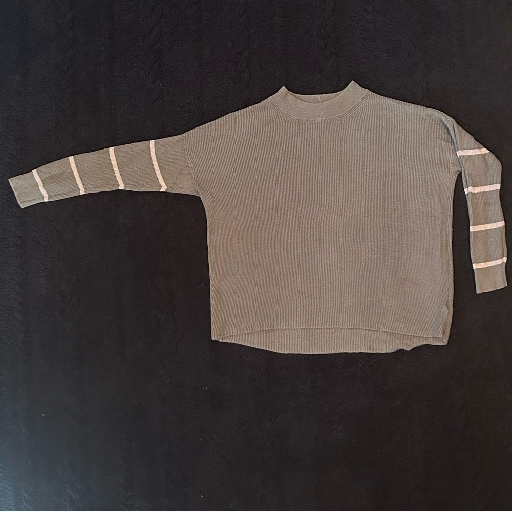 American Eagle green crew neck sweater, size small